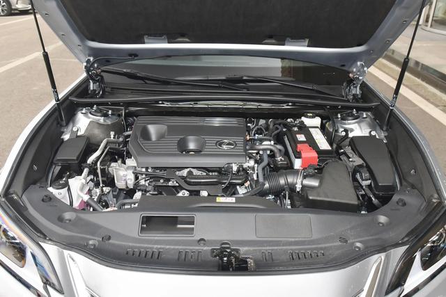 丰田中大型豪华代表,空间舒适安静,油耗低品质好,雷克萨斯ES