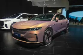 售价32.29万元起，岚图追光上市，配半固态电池，最大续航730公里图片