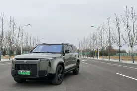 极石01的长途自驾体验图片
