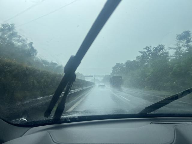 沃尔沃XC60雨季自驾雁楠公路：安全欣赏风景与开车经验分享