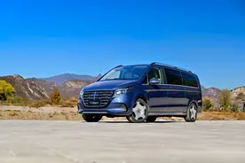 换装全新发动机、座椅可以自由组合、空气悬架加身！梅赛德斯-奔驰V 300 L如何定义豪华？图片