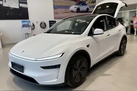 来了！特斯拉焕新版Model Y到店，升级明显，10天订单已超10万台图片