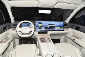 6座布局/30英寸双联屏加持 奇瑞风云T11实车内饰亮相 配增程系统图片