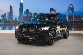31.99万元 沃尔沃XC60智远极夜黑上市 整车黑化图片