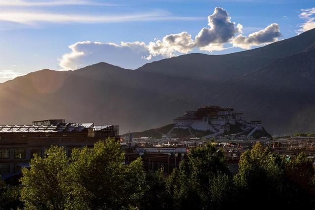【试】驰过云端的宾利诗篇，五天四夜藏地非凡之旅