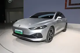 十万级的插混B级车，“高开低走”的荣威D7 DMH还能买吗？图片