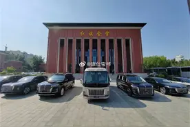 搭载3.0T发动机，17-23座布局，红旗QM7正式发布，竞争丰田考斯特图片