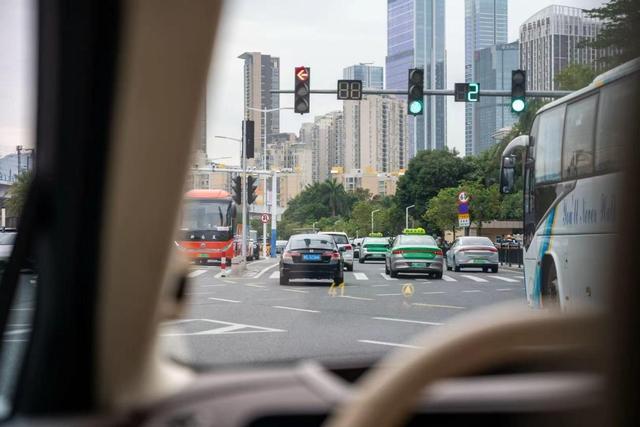 轻松游大湾区宜居城市，开问界M9向珠海出发