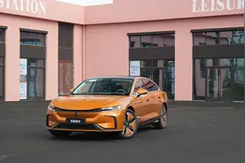 试驾岚图追光：车长超5米，零百加速3.8秒，直接挑战ET7！图片