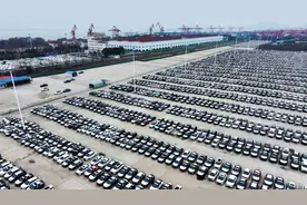 汽车艰辛出口路：多国升关税，奇瑞在俄罗斯遭重创、用木材抵车款图片