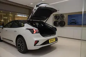 极氪001半年使用报告，优缺点全公开！图片