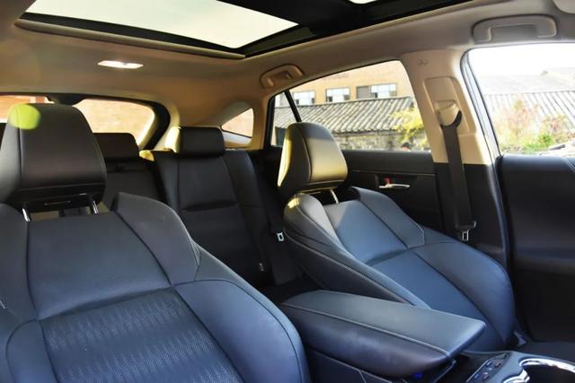 试驾：广汽丰田威飒，驾驶性更高级！