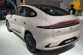 25款 上汽 智己 LS6 沉浸式体验 最小离地间隙 4K