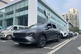 五菱星光S 实测对比银河E5，谁更懂三口之家？图片