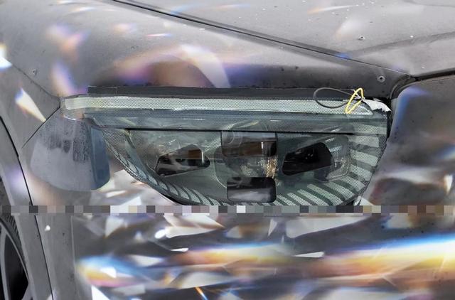 全新宾利纯电SUV曝光，配800V快充+智能座舱，大灯成一大看点