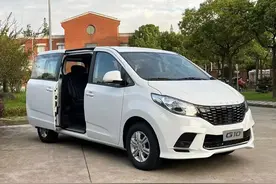 全新大通G10实车曝光，外观调整，7座布局配侧滑门，两种动力可选图片