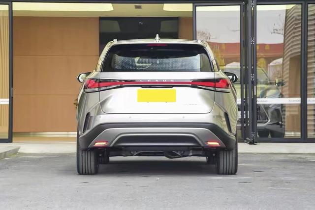 雷克萨斯RX PHEV：售价54.90万，搭载2.5L插混动力，可以考虑吗？