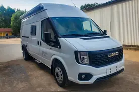 25.8W 中房江铃福顺B型房车 豪华木质内饰 多款实用布局图片