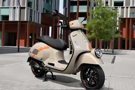 2023款Vespa GTV 300，增加前整流罩，更具复古气质图片