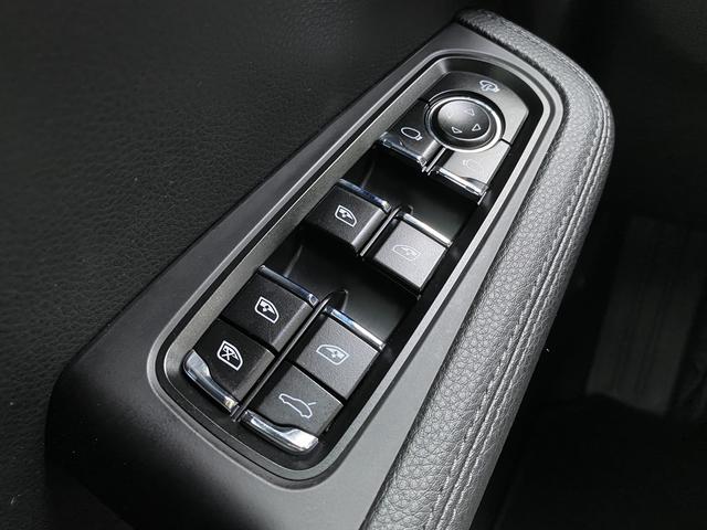 2020款 迈阿密蓝 保时捷 Macan 2.0T