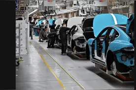 这是小米 SU7 的生产线？图片