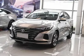 比日系车还省油，低价还有高配置，空间又大的三厢家轿，长安逸动图片