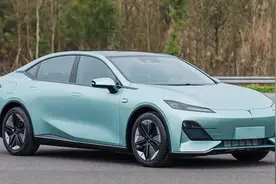 最新！7月份上市，纯电/增程都有，带你看长安深蓝SL03图片