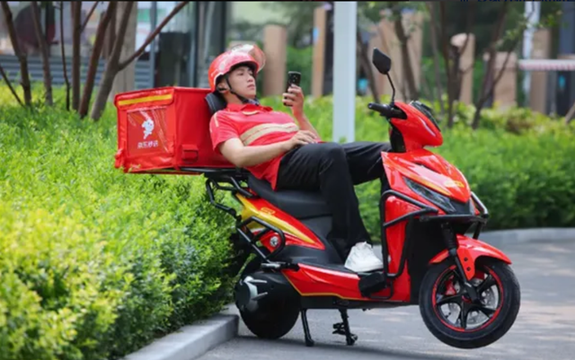 美团拿什么来“对线”京东外卖给骑手送电车，90天跑够3000单就行