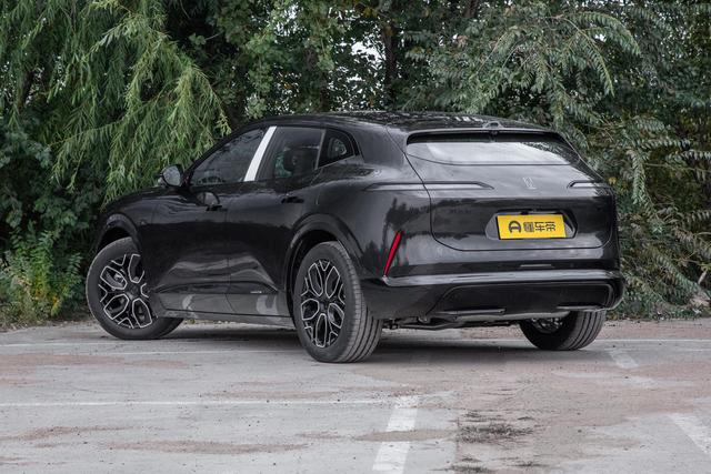 "入门即满配"，华为乾崑ADS 4+鸿蒙座舱，2026款阿维塔07