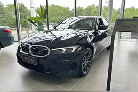 到店实拍宝马3系，最高优惠9万，标配2.0T，怎么选？图片