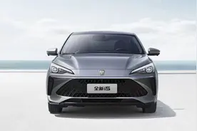 2023款荣威i5正式上市，起售价6.89万，全系标配双联屏图片