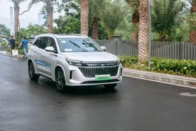 首款10万内中型插混SUV，蓝电E5真成了油车“杀手”？图片