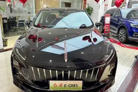 红旗E-QM5评测：车长5米多，轴距近3米，当网约车合适吗？图片