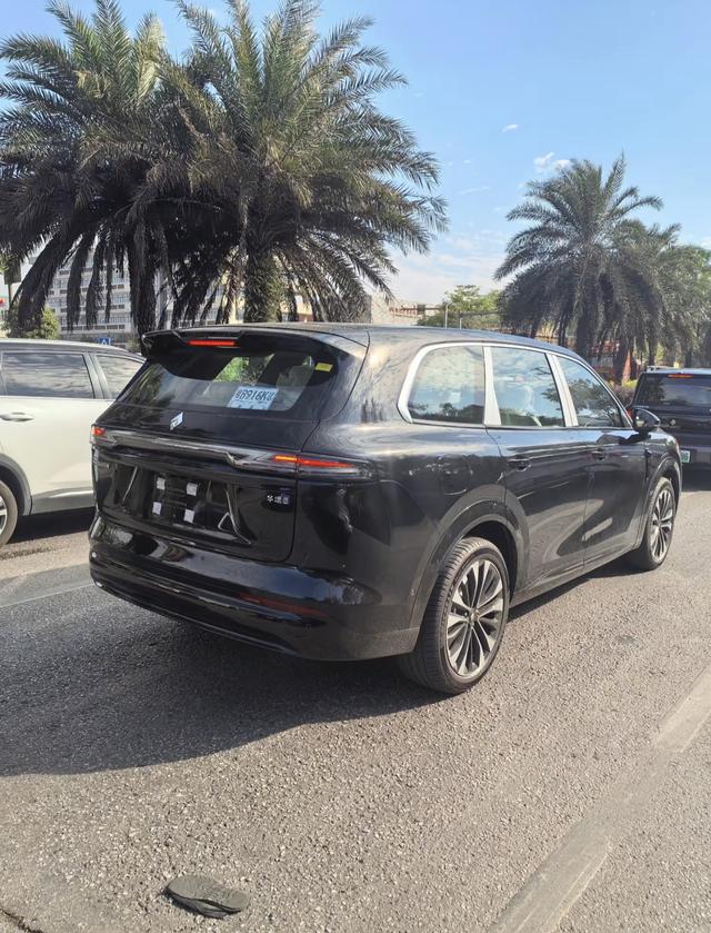 宝骏华境S实车现身，大过问界M9+1.5T插混，配华为乾崑+鸿蒙座舱