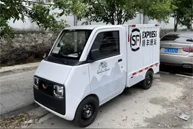 可爱风快递车？五菱E10实车曝光，快递小哥更安全、舒适了！图片