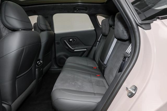 零跑Lafa5成了，限时9.28万起，3天卖了7397台，哪个版本值得买？