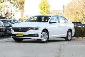 上汽大众朗逸配置解读，百公里油耗5.5L，曾是紧凑型轿车销量第一图片