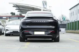 车长4956mm，华为高阶智驾+鸿蒙座舱，续航1570km，还买啥Model Y图片