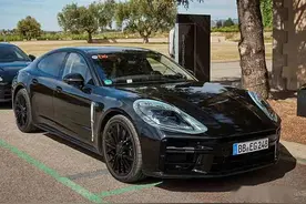 保时捷全新一代帕拉梅拉：豪华内饰曝光，多种动力选择引期待图片