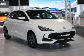 上汽名爵新款代步小车，外观很年轻运动，车长4113mm，油耗3.8L图片