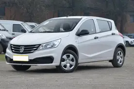 4.09万！体验宝骏310：外观年轻化，1.2L引擎，油耗5.1L图片