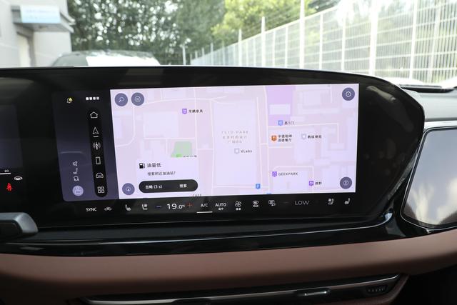 B级车选燃油还是新能源，奥迪A5L	，华为辅助加持的燃油车是真的香