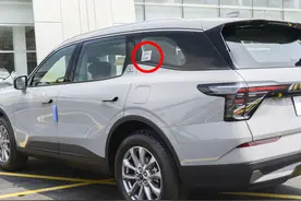 很多新车侧面有个条码，撕掉真的会影响上牌吗？图片