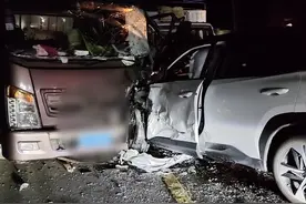 70时速撞货车，现场惨烈，车主被救出！银河L7碰撞事故解析图片