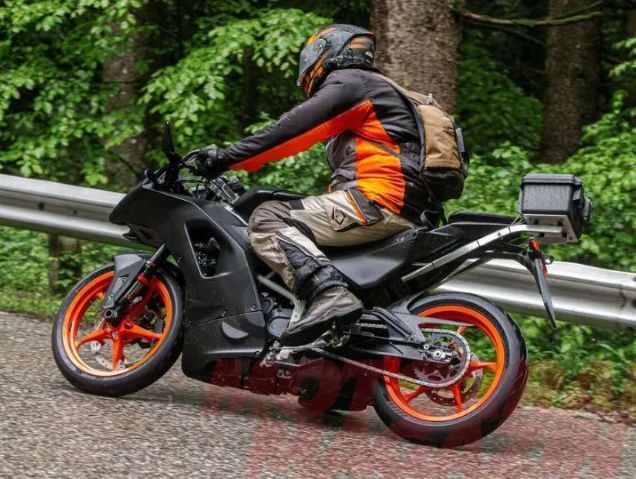 2024款KTM RC390路测再曝光，外观接近moto3赛车8155|小老婆汽機車資訊網