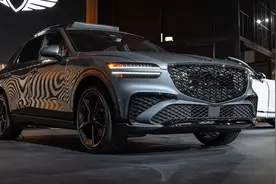 新车｜换装27英寸连屏/大电池，2026款捷尼赛思GV70/纯电GV70发布图片