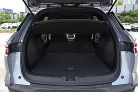 新婚小两口建议选这台SUV，后排放倒能当床，续航能跑1090km！图片