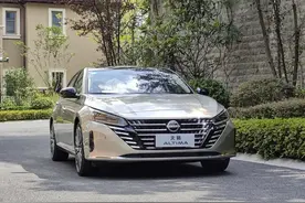 试驾新天籁2.0T：极致舒适配2.0T，没有谁比日产更懂舒适图片