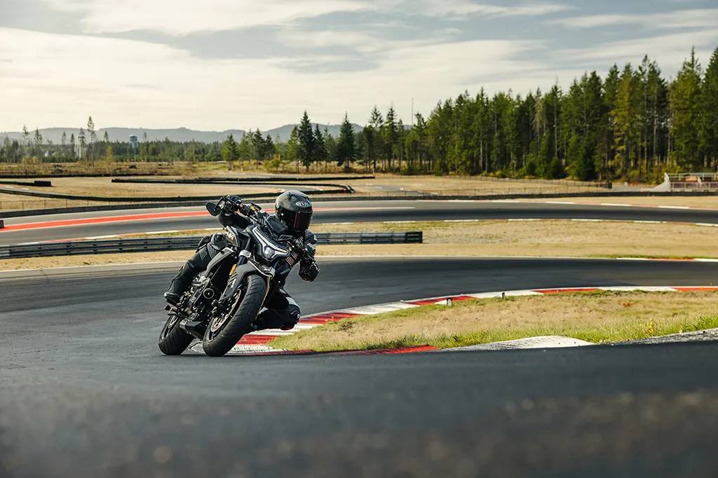 2025 款 CFMOTO 800NK 美国上市,这着实有点敷衍美国车友了!9599|小老婆汽機車資訊網
