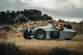 福特三缸自吸配马自达手动变速箱，摩根发布新款“倒三轮”汽车图片